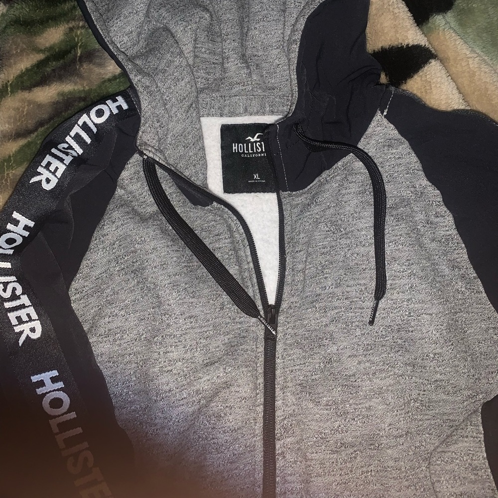 Mens XL Hollister hoodie jacket.